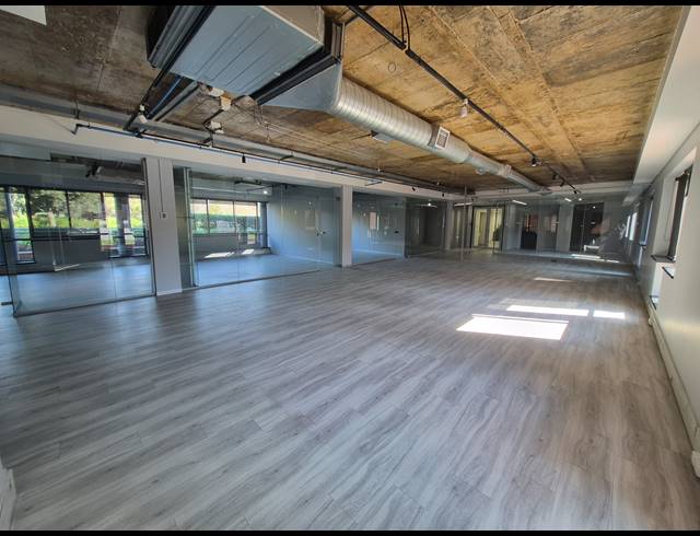 262M² OFFICE TO LET IN WOODMEAD